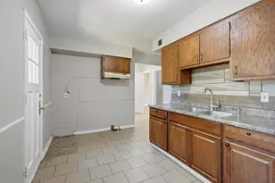 5334 N 51st Blvd, Milwaukee, WI 53218 - Photo 8