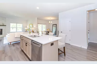 310  Paradise Ct, Hartland, WI 53029 - Photo 8