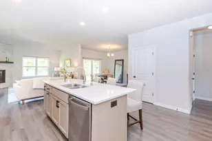 310 Paradise Ct, Hartland, WI 53029 - Photo 8