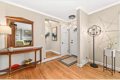 5246 N Kent Ave, Whitefish Bay, WI 53217 - Photo 4