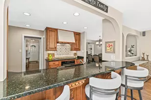 5246 N Kent Ave, Whitefish Bay, WI 53217 - Photo 12