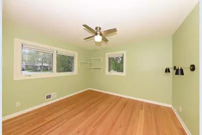 10232 N Greenview Dr, Mequon, WI 53092 - Photo 20