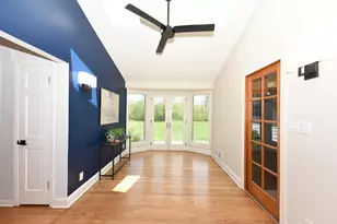10232 N Greenview Dr, Mequon, WI 53092 - Photo 16
