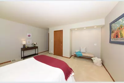 10232 N Greenview Dr, Mequon, WI 53092 - Photo 26