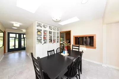 10232 N Greenview Dr, Mequon, WI 53092 - Photo 6