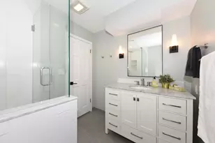 10232 N Greenview Dr, Mequon, WI 53092 - Photo 18