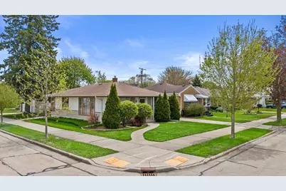 2821  Green St, Racine, WI 53402 - Photo 30