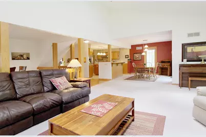 9432 W Stanford Ct, Mequon, WI 53097 - Photo 6