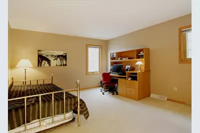 9432 W Stanford Ct, Mequon, WI 53097 - Photo 18