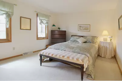 9432 W Stanford Ct, Mequon, WI 53097 - Photo 16