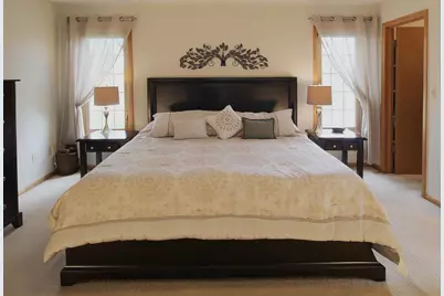 9432 W Stanford Ct, Mequon, WI 53097 - Photo 12