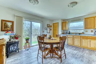 504 N 6th St, Racine, WI 53185 - Photo 6