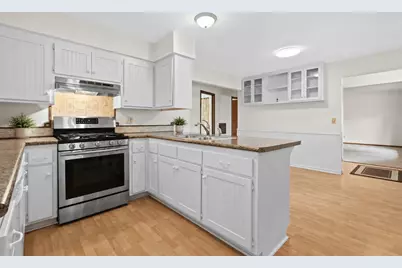 1507  Mohawk Ln, Waukesha, WI 53186 - Photo 10