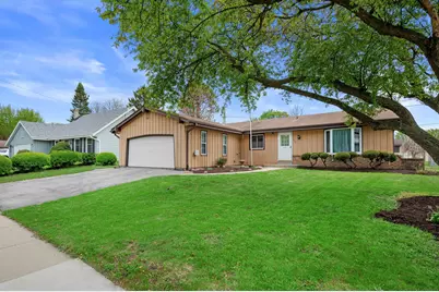 1507  Mohawk Ln, Waukesha, WI 53186 - Photo 2