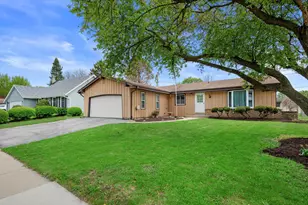 1507 Mohawk Ln, Waukesha, WI 53186 - Photo 2