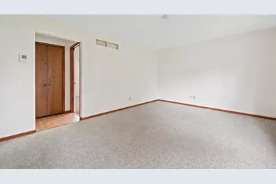 1507  Mohawk Ln, Waukesha, WI 53186 - Photo 6