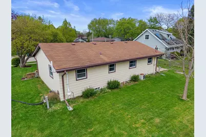 1507  Mohawk Ln, Waukesha, WI 53186 - Photo 38