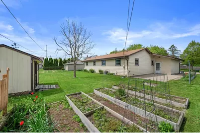 1507  Mohawk Ln, Waukesha, WI 53186 - Photo 34