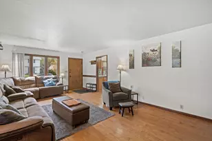 733 S 101st St, West Allis, WI 53214 - Photo 12