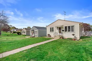 733 S 101st St, West Allis, WI 53214 - Photo 4