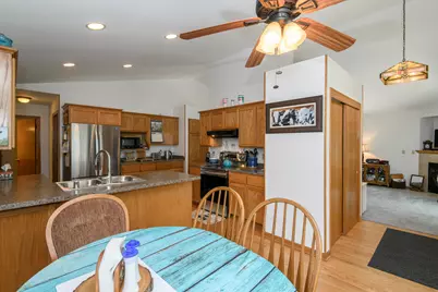 966  Bay View Cir, Mukwonago, WI 53149 - Photo 10