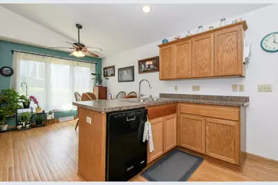 966  Bay View Cir, Mukwonago, WI 53149 - Photo 12