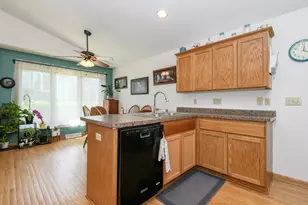 966 Bay View Cir, Mukwonago, WI 53149 - Photo 12