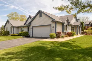 966 Bay View Cir, Mukwonago, WI 53149 - Photo 1