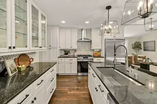 10333 N Versailles Ct, Mequon, WI 53092 - Photo 6
