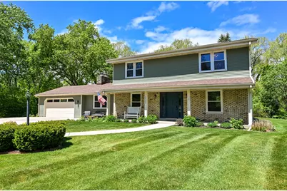 10333 N Versailles Ct, Mequon, WI 53092 - Photo 2