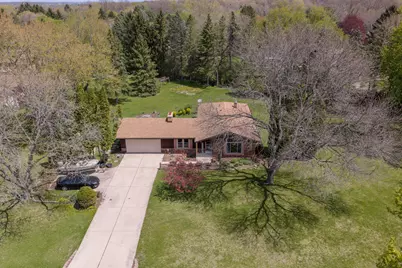 1438  Heather Cir, Richfield, WI 53033 - Photo 2