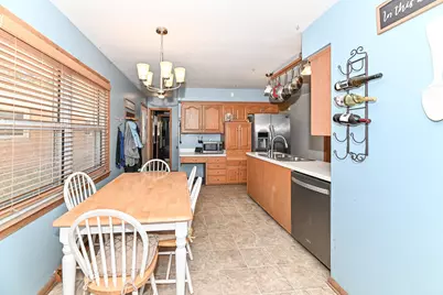 4131 N 93rd St, Wauwatosa, WI 53222 - Photo 8