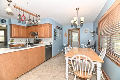 4131 N 93rd St, Wauwatosa, WI 53222 - Photo 10