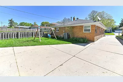 4131 N 93rd St, Wauwatosa, WI 53222 - Photo 24