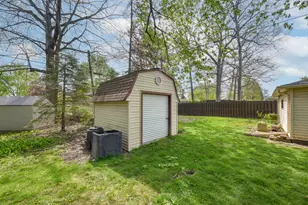 2964 S 104th St, West Allis, WI 53227 - Photo 20