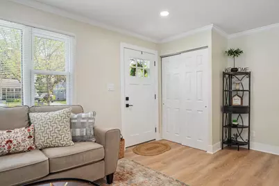 6532 W Euclid Ave, Milwaukee, WI 53219 - Photo 8