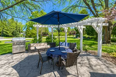 N23W28221  Beach Park Cir, Delafield, WI 53072 - Photo 4