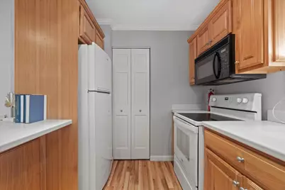 303 E Henry Clay St #104, Whitefish Bay, WI 53217 - Photo 6