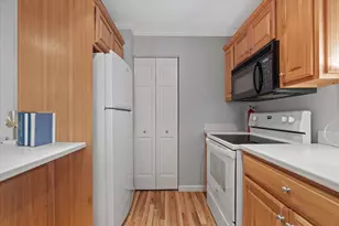 303 E Henry Clay St, Whitefish Bay, WI 53217 - Photo 6