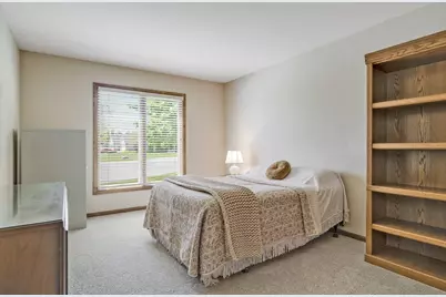19190  Stonehedge Dr #B, Brookfield, WI 53045 - Photo 14