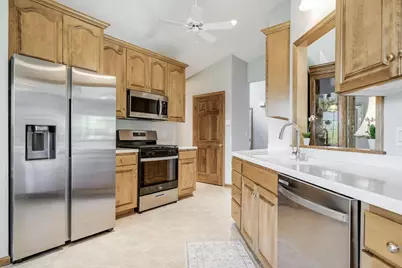 19190  Stonehedge Dr #B, Brookfield, WI 53045 - Photo 8