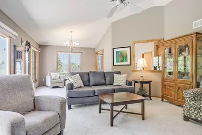 19190  Stonehedge Dr #B, Brookfield, WI 53045 - Photo 4
