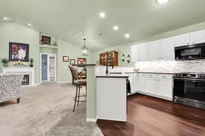 10210 W Deerwood Ln, Franklin, WI 53132 - Photo 8