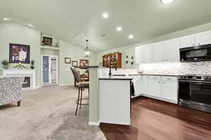 10210 W Deerwood Ln, Franklin, WI 53132 - Photo 8