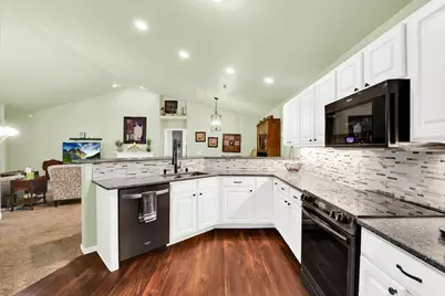 10210 W Deerwood Ln, Franklin, WI 53132 - Photo 18