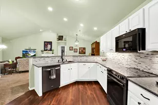 10210 W Deerwood Ln, Franklin, WI 53132 - Photo 18