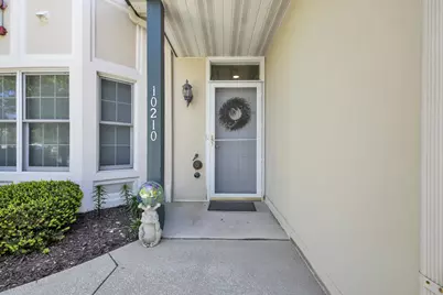 10210 W Deerwood Ln, Franklin, WI 53132 - Photo 4