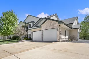10210 W Deerwood Ln, Franklin, WI 53132 - Photo 6