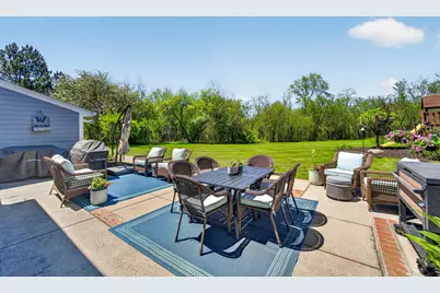 10235 N Range Line Ct, Mequon, WI 53092 - Photo 12