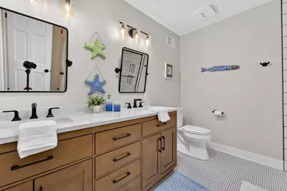 10235 N Range Line Ct, Mequon, WI 53092 - Photo 32